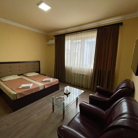 Mbm Hotel Ереван Екстериор снимка